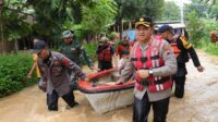Banjir di Sejumlah Wilayah, Kapolres Sukoharjo Turun Langsung Bantu Evakuasi Warga