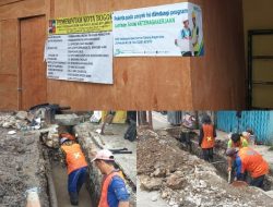 Pembangunan Drainase yang dikerjakan oleh CV Bintang Cikolak, Diduga Abaikan Keselamatan Pekerja dan Pengguna Jalan
